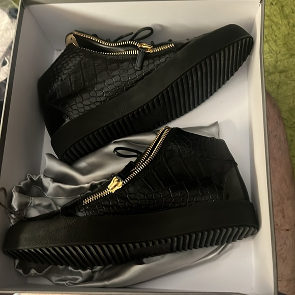 Giuseppe Zanotti sneakers ru70014 $795.00 price tag on the box - Picture 4 of 9